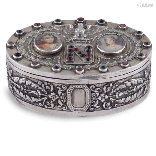 Oval shaped silver snuff box 19th century peso 148 gr.