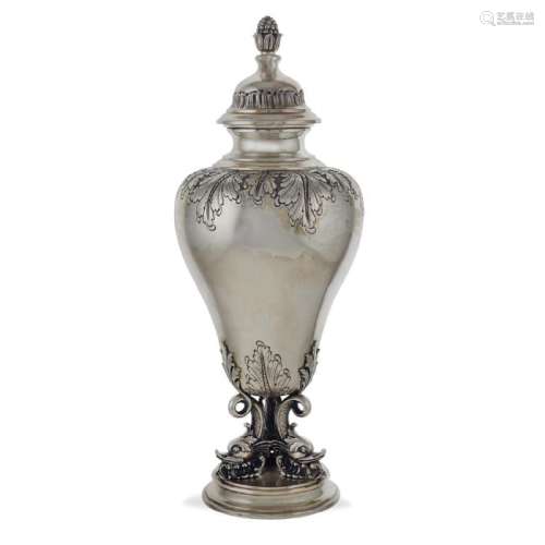 Silver vase with lid Italy, 20th century peso 1845 gr.
