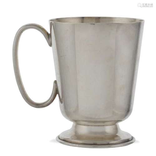 Silver plated metal Mug England, 20th century h. 10 cm.