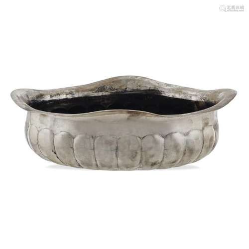 Oval silver centerpiece Italy, 20th  century peso 504