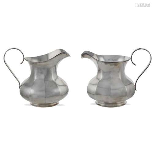 Two silver jugs Italy, 20th century peso 1216 gr.