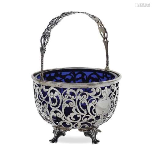 Silver basket with handle Italy, 20th century peso 255