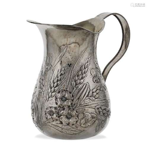 Silver jug Italy, 20th century peso 590 gr.