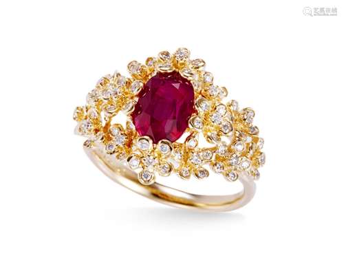 1.66克拉天然红宝石配钻石繁花造型戒指