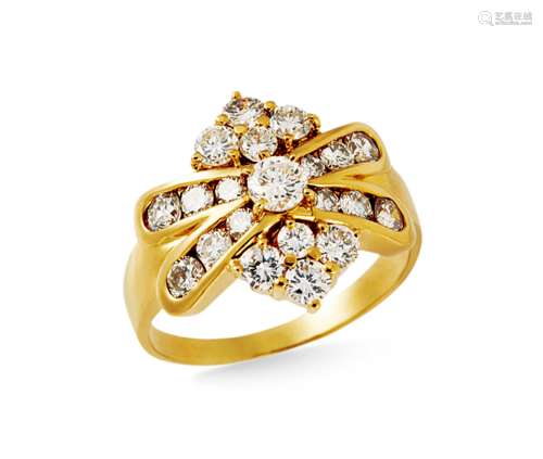 黄金镶钻石蜜蜂戒指