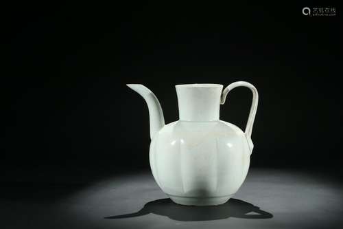 A Qingbai glaze ewer and cover