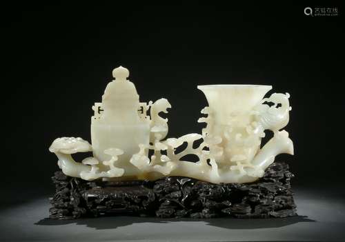 A white jade 'phoenix and lingzhi' vase group