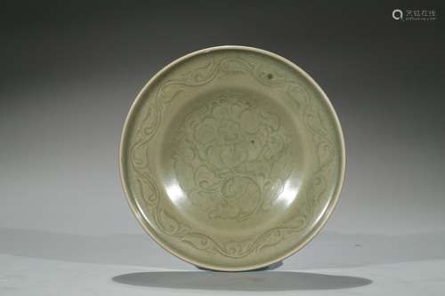 A Yaozhou celadon glaze 'flowers' dish