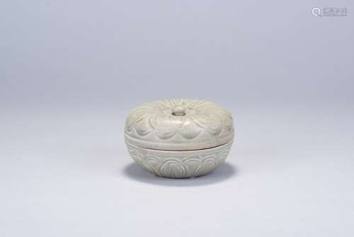 A carved 'Yue' ware celadon box and cover