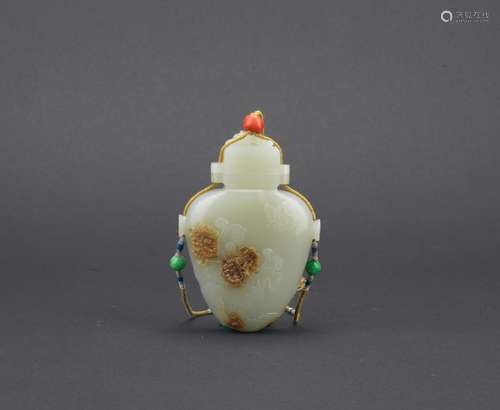 A small jade carved 'butterfly' vase-form box