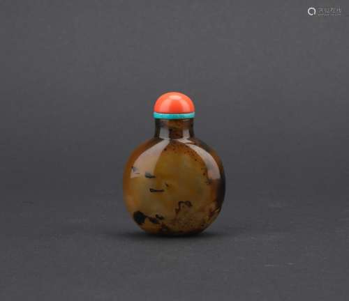 An agate carved 'landscape' snuff bottle