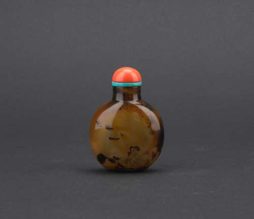 An agate carved 'landscape' snuff bottle