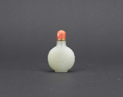 A white jade 'basket-weave' snuff bottle