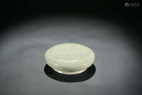 A Yue ware celadon glazed 'phoenix' cover box