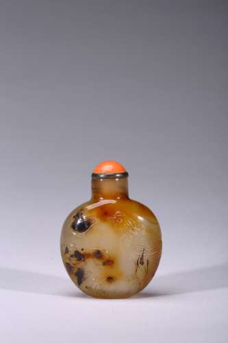An agate carved 'chicken' snuff bottle