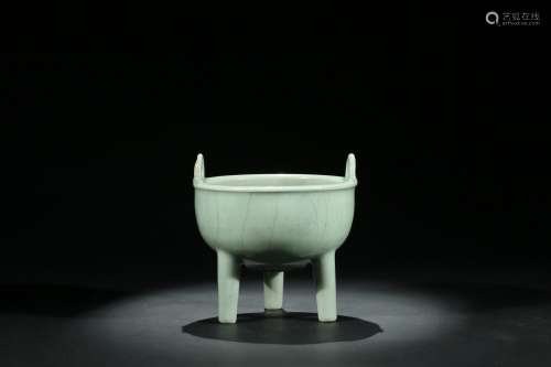 A Chinese celadon glaze tripod censer