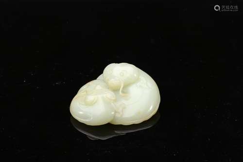 A white jade 'Carps' figural group