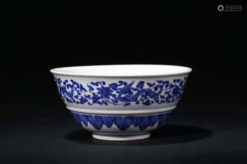 A blue and white 'dragon and flower' bowl