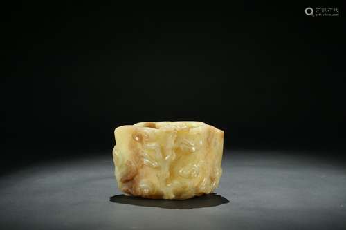 A yellow and russet jade carved 'lingzhi' washer