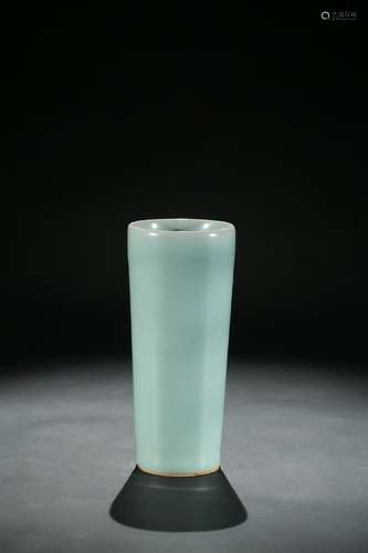 A Longquan celadon glazed brush pot