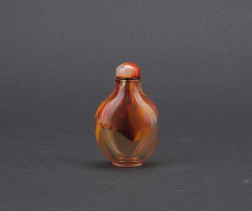 A swirled glass snuff bottle