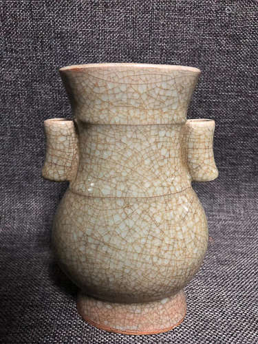 A LONG QUAN KILN VASE WITH PIERCED HANDLES