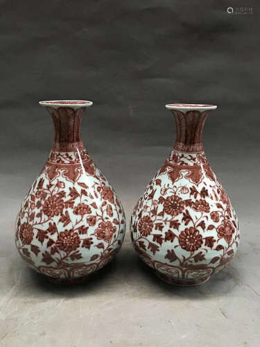 14-16TH CENTURY, A PAIR OF FLOWER PATTERN VASES, MING DYNASTY