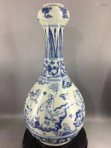A BLUE AND WHITE CHARACTER GARLIC-HEAD-SHAPED VASE