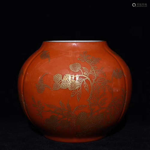 A RED GILDED FU & SHOU PATTERN MELON-SHAPED POT