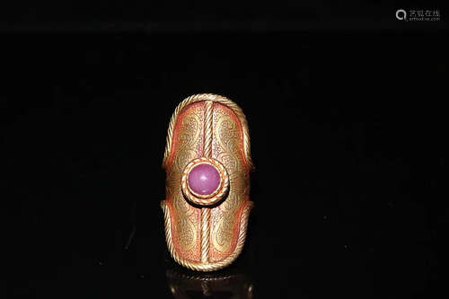 A GOLD TOURMALINE RING