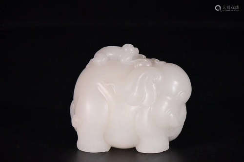 AN OLD TIBETAN ELEPHANT DESIGN HETIAN JADE ORNAMENT