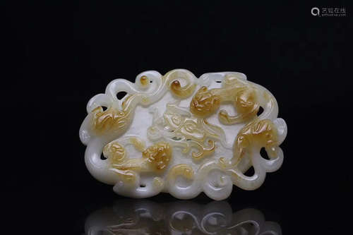 17-19TH CENTURY, AN OLD TIBETAN HETIAN JADE PENDANT, QING DYNASTY