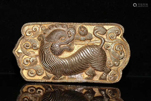 17-19TH CENTURY, AN OLD TIBETAN GILT BRONZE BUCKLE, QING DYNASTY