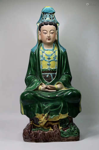 19-20TH CENTURY, A FAMILLE ROSE GUANYIN DESIGN FIGURE, LATE QING DYNASTY