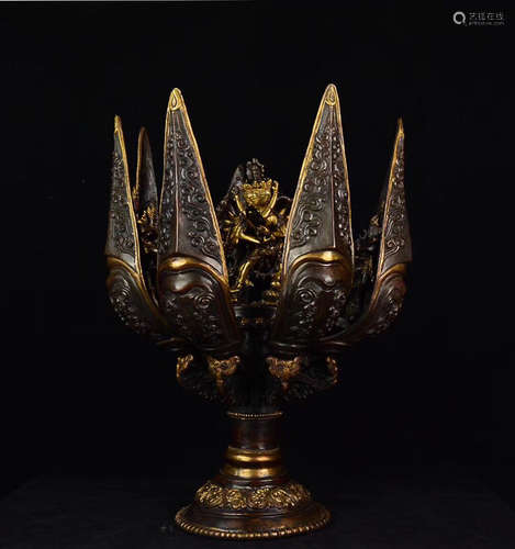 17-19TH CENTURY, A GILT BRONZE BUDDHA DESIGN FIGURE, QING DYNASTY