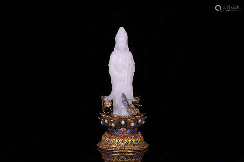 A GILT SILVER HETIAN JADE GUANYIN DESIGN FIGURE