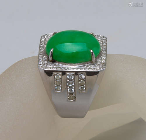 Hard jade 18k white gold ring with diamond and diamond decoration