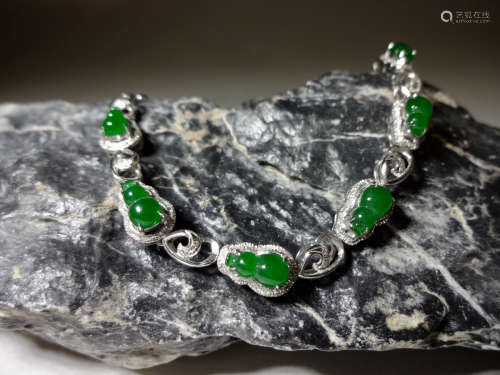 A 18k platinum emerald bracelets