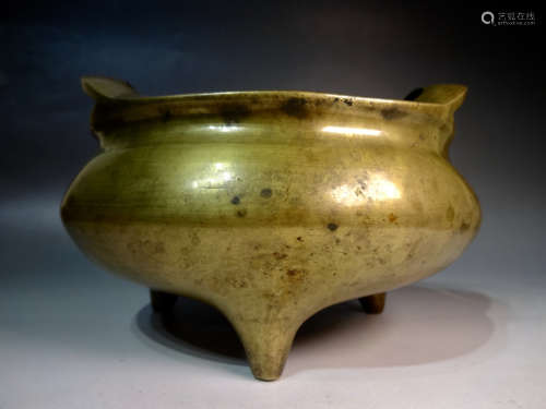 A qing dynasty bronze incense burner