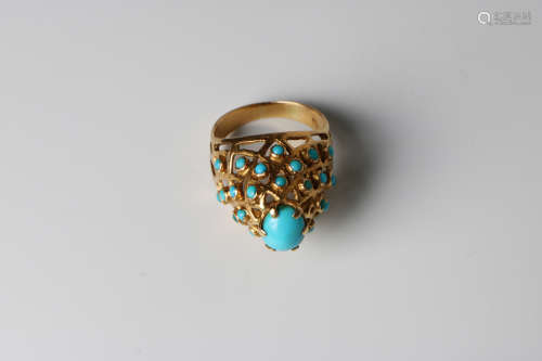 A 18k turquoise ring