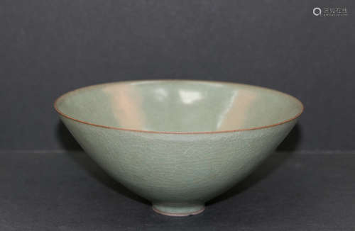 A chinese green glaze bowl