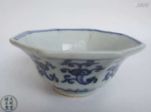 A BLUE AND WHITE PATTERN BOWL