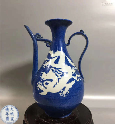 A BLUE-GROUND WHITE DRAGON PATTERN EWER