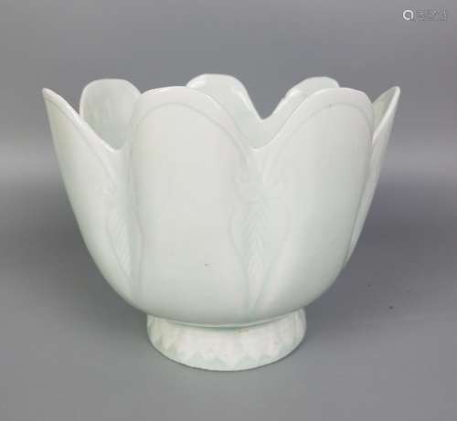 A HUTAIN YAO LOTUS-RIMMED BOWL