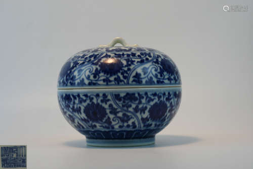 A BLUE AND WHITE LOTUS BOWL