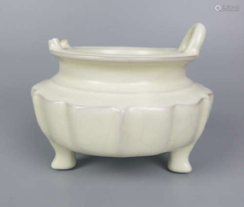 A WHITE GLAZED GUAN YAO CENSER