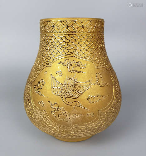 A GOLDEN CRANE PATTERN ZUN VASE