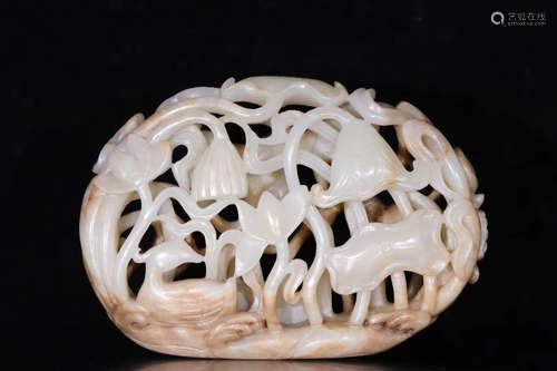 A HETIAN JADE CARVED BIRD DESIGN PENDANT