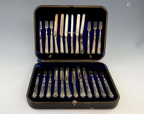 Set of twelve Victorian silver fruit knives and fo