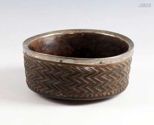 19th century mahogany bowl with chevron decoration